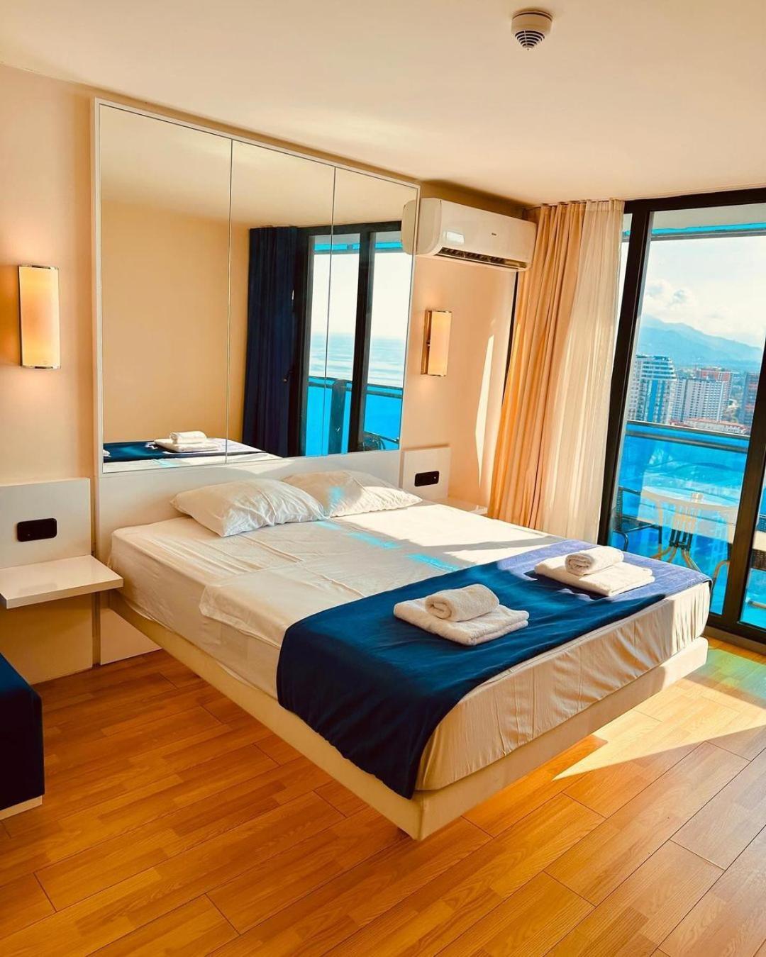 Orbi City Sea View Batoumi Extérieur photo